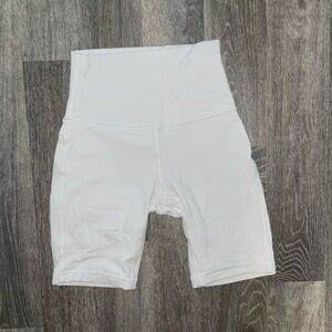 EUC White Align HR Short 8" size 2